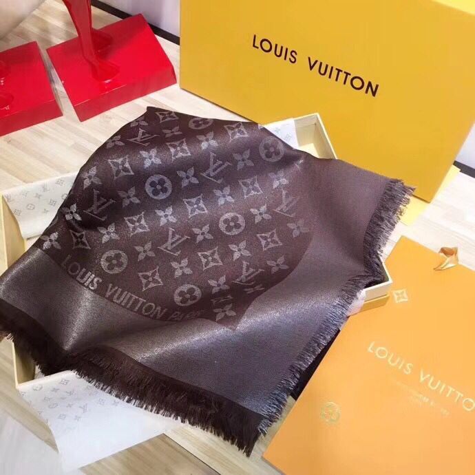 Louis Vuitton Scarves 77